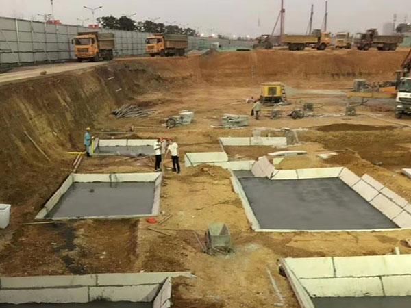 輕質(zhì)隔墻板批發(fā)，輕質(zhì)隔墻板廠家，水泥輕質(zhì)隔墻板批發(fā)